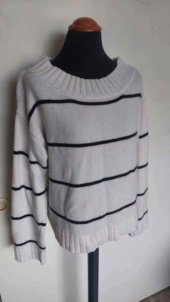 Suéter de rayas blanco y negro para mujer