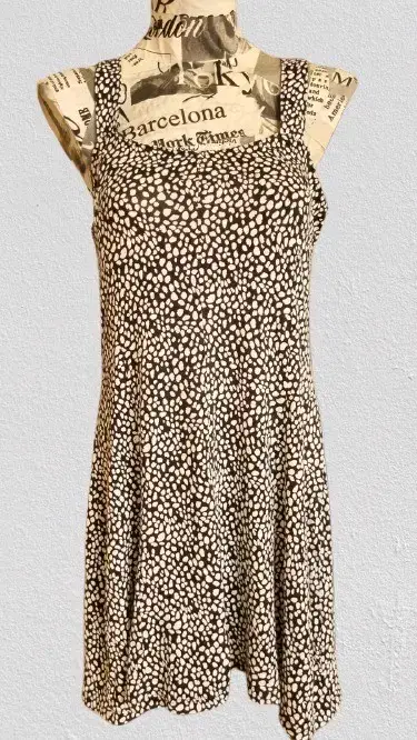 Vestido corto estampado blanco y negro - miniatura 1
