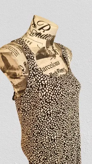 Vestido corto estampado blanco y negro - miniatura 2