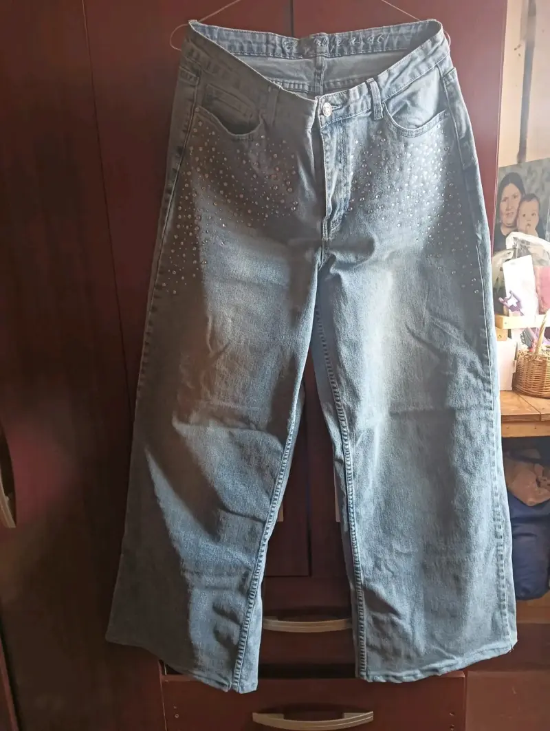 Jeans de mujer con detalles de strass - 1