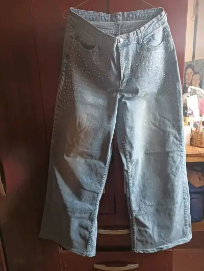 Jeans de mujer con detalles de strass - miniatura 1