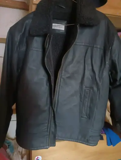 Chaqueta de cuero negra con forro chiporro - miniatura 1