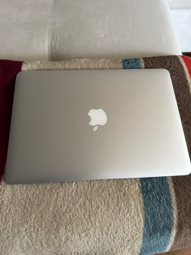 MacBook Air 13 pulgadas Early 2015 en buen estado - 1