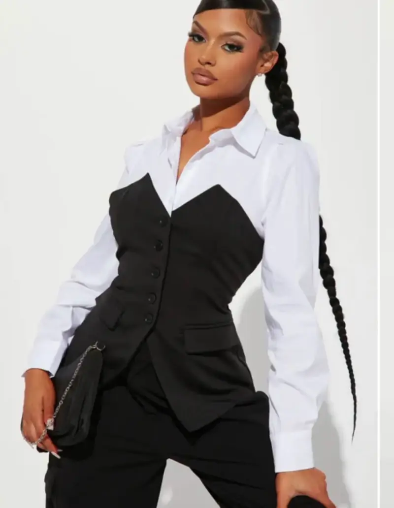 Blusa blanca con chaleco negro elegante - 1