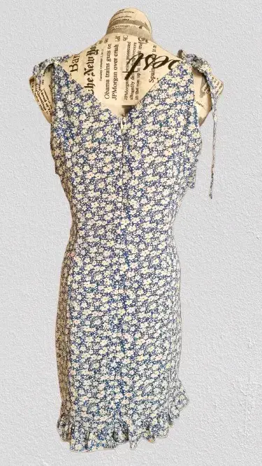 Vestido floral con fruncidos y tirantes ajustables - miniatura 3