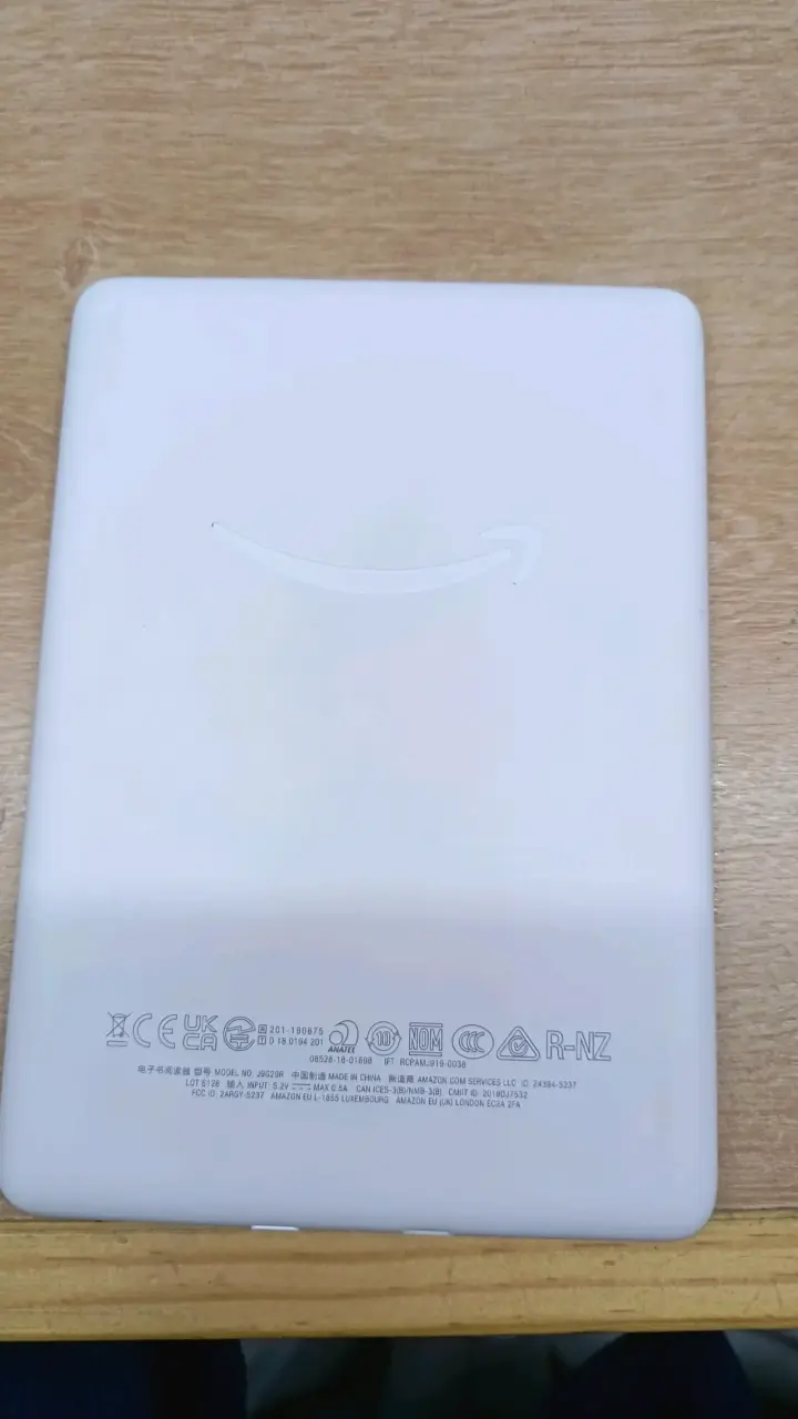 Kindle blanco con pantalla táctil y Wi-Fi - 2
