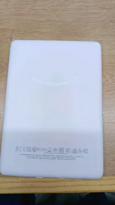 Kindle blanco con pantalla táctil y Wi-Fi - miniatura 2