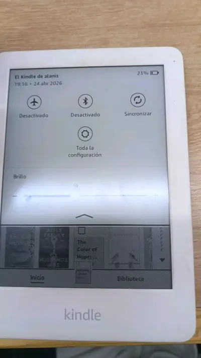 Kindle blanco con pantalla táctil y Wi-Fi - miniatura 3