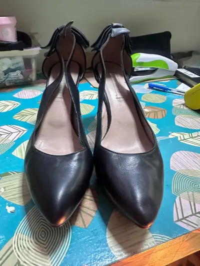 Zapatos de tacón alto negros elegantes - miniatura 1