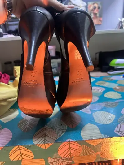 Zapatos de tacón alto negros elegantes - miniatura 4
