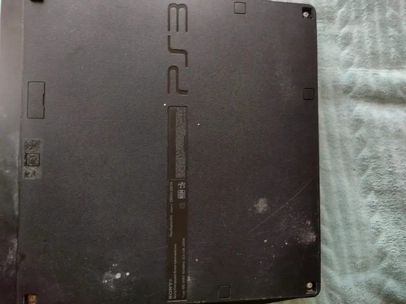Consola PS3 con dos controles y cables - 1