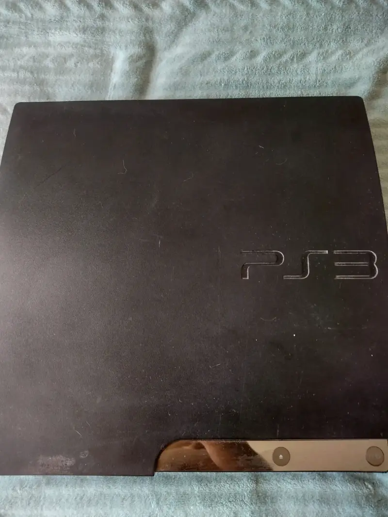 Consola PS3 con dos controles y cables - 2