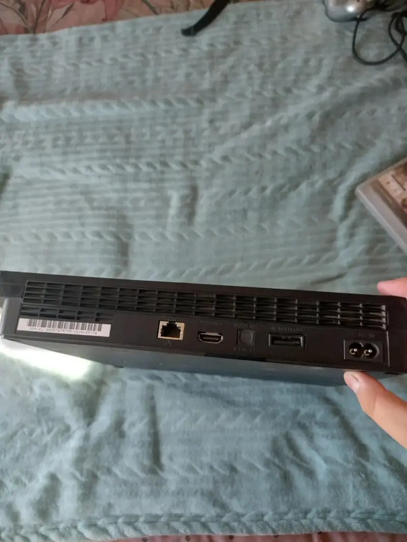 Consola PS3 con dos controles y cables - 6