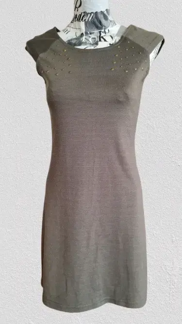 Vestido ajustado verde con detalles metálicos - 2