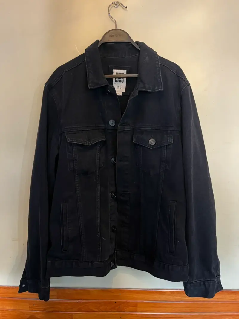 Chaqueta de mezclilla negra