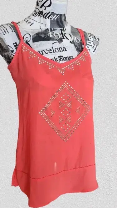 Polera sin mangas coral con diseño de diamantes - 2