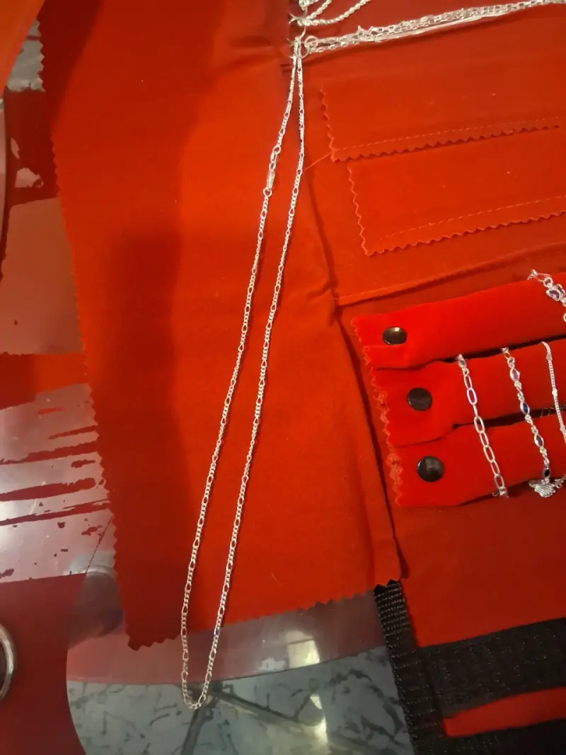 Collar de plata con dije de cruz y círculo - 3