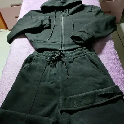 Conjunto deportivo unisex con capucha y cierre - miniatura 1