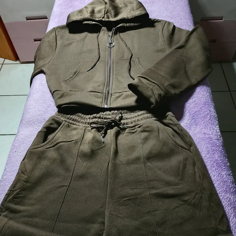 Conjunto deportivo unisex con capucha y cierre - 2