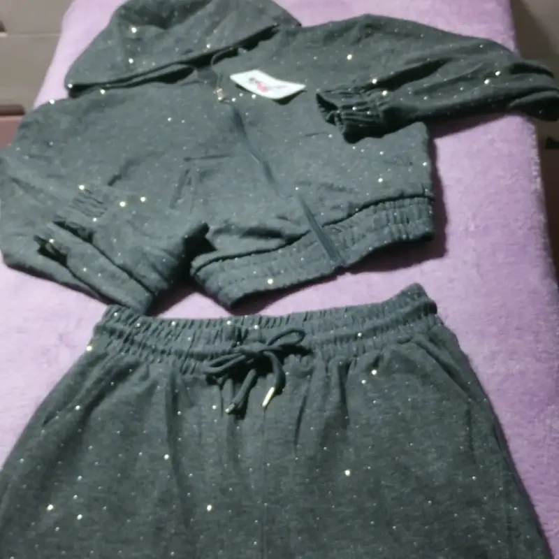 Conjunto deportivo unisex con capucha y cierre - 3