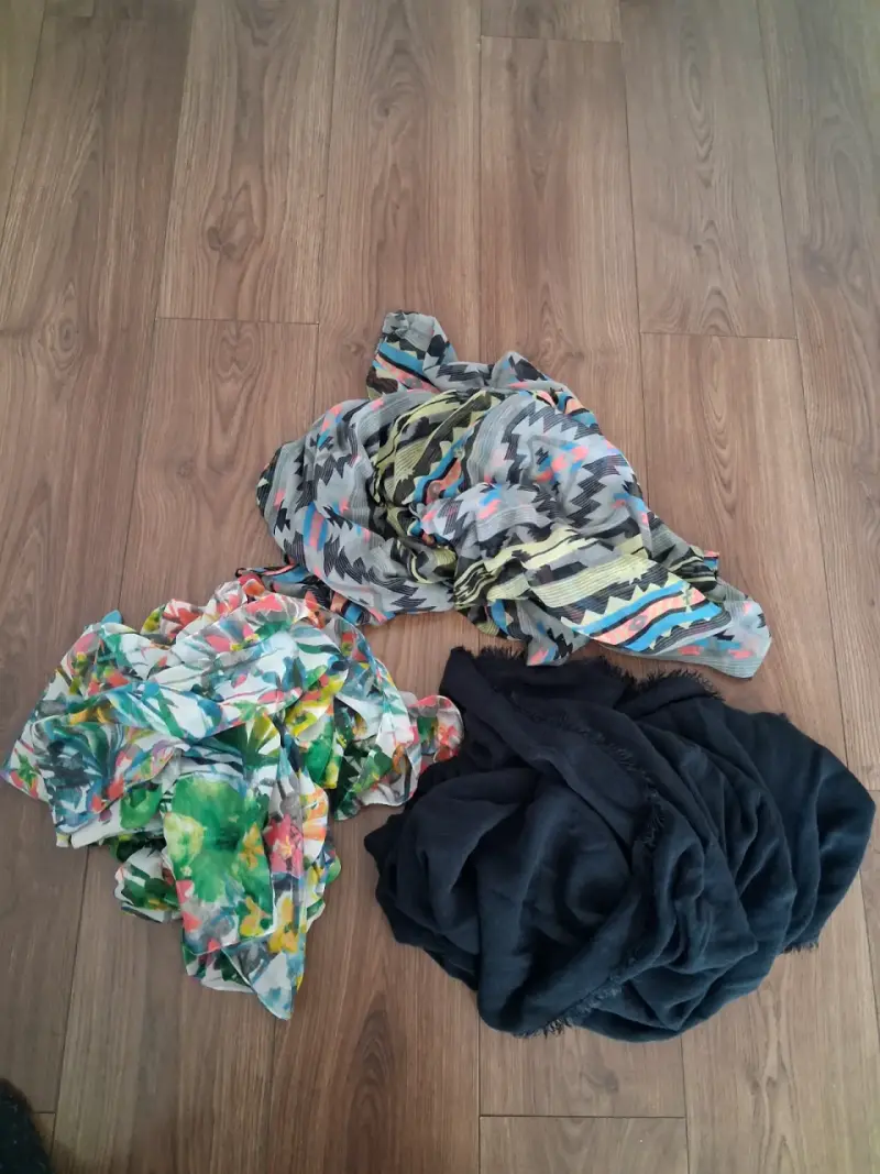 Lote de pañuelos estampados y lisos