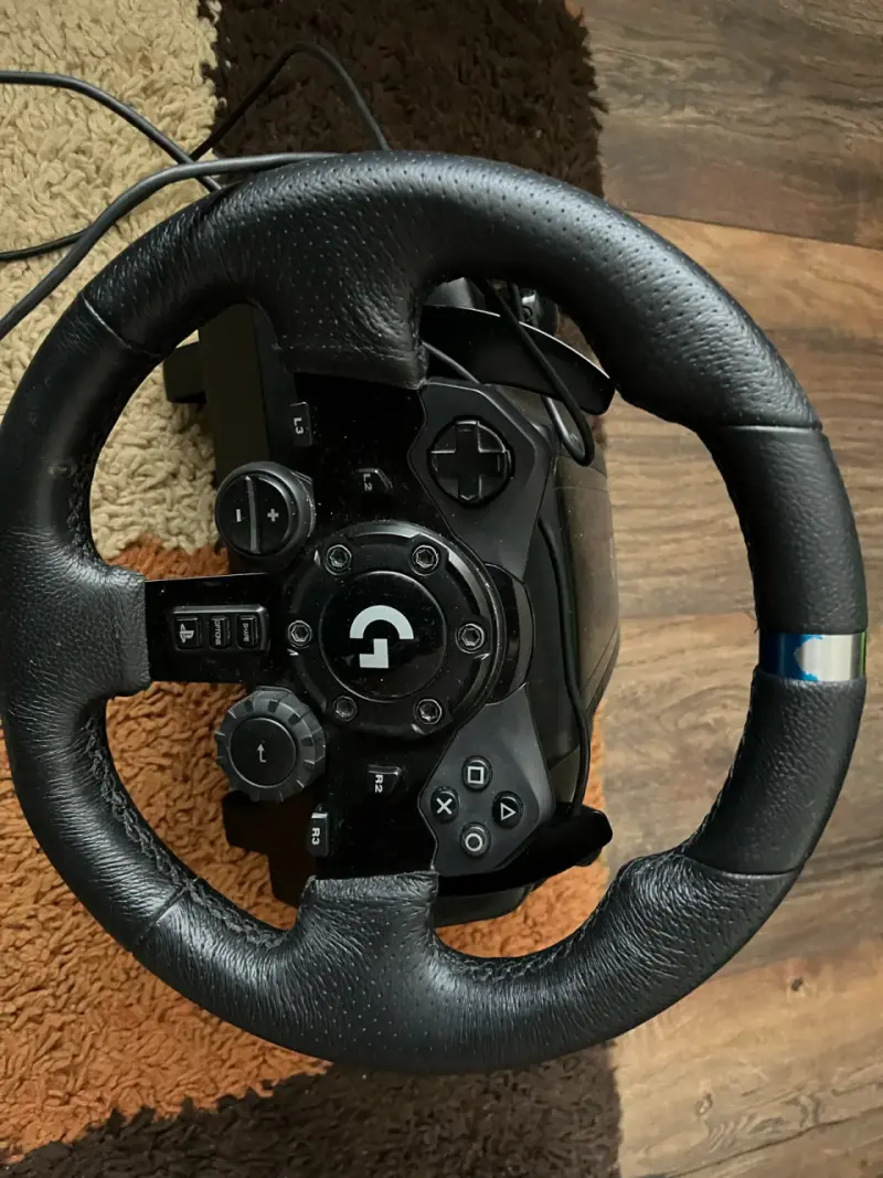 Volante de carreras Logitech con pedales y palanca de cambios - 1