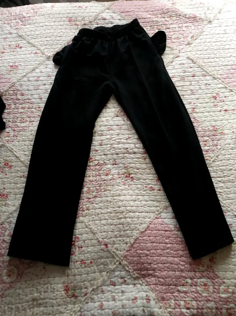 Conjunto deportivo negro para mujer - 1