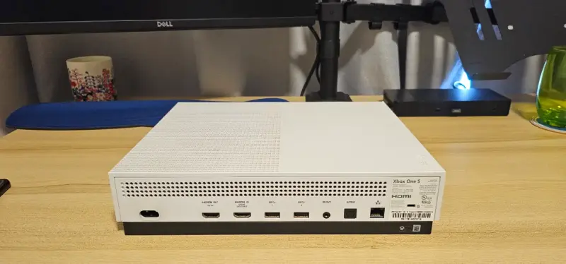 Consola Xbox One S con dos controles - 2