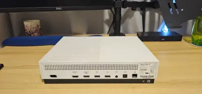 Consola Xbox One S con dos controles - miniatura 2