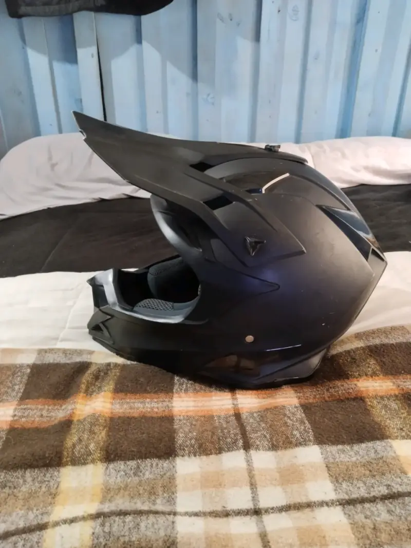 Casco de motocross negro con visera - 2