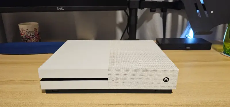 Consola Xbox One S con dos controles - 3