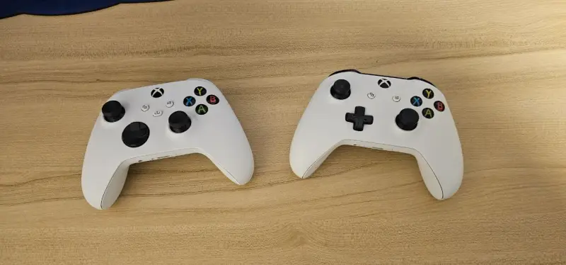 Consola Xbox One S con dos controles - 4