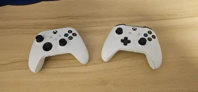 Consola Xbox One S con dos controles - miniatura 4