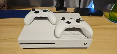 Consola Xbox One S con dos controles - miniatura 6