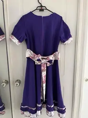 Vestido morado con detalles florales de cueca - 2