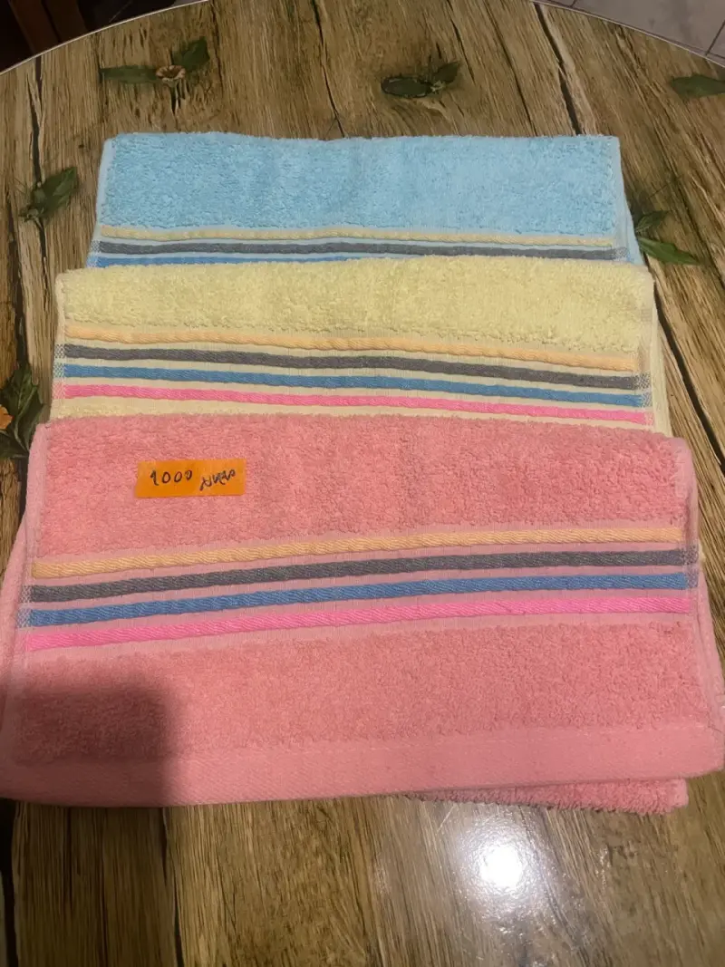 Set de toallas de colores pastel con rayas