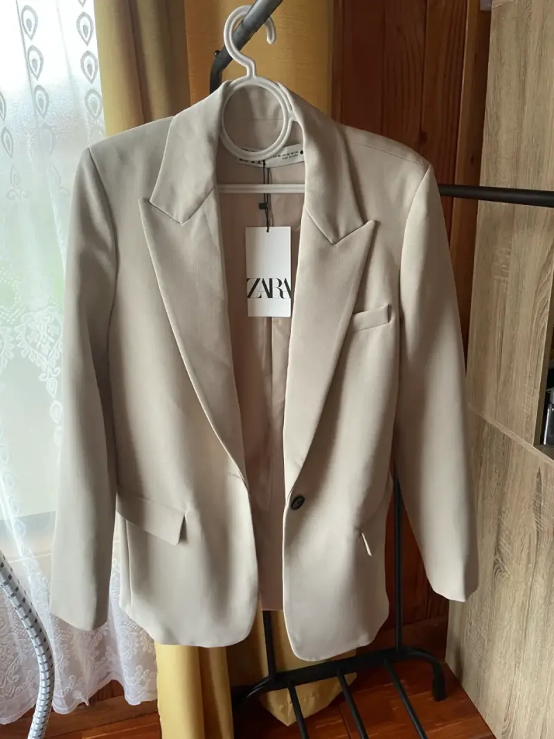Blazer beige elegante para mujer Zara - 1