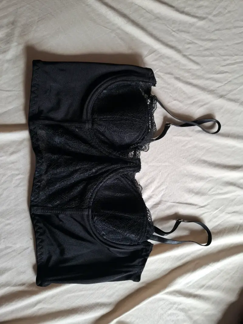 Top de encaje negro para mujer