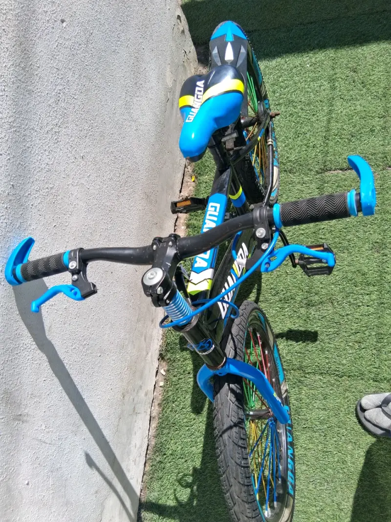 Bicicleta infantil Guandao azul con detalles amarillos - 1