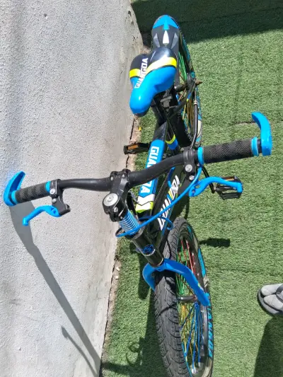 Bicicleta infantil Guandao azul con detalles amarillos - miniatura 1