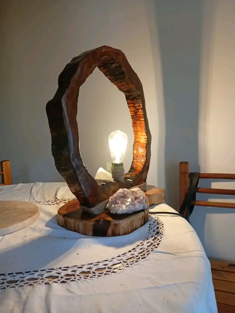 Lámpara artesanal de madera maciza – Pieza única - 3