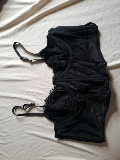 Top de encaje negro - miniatura 1