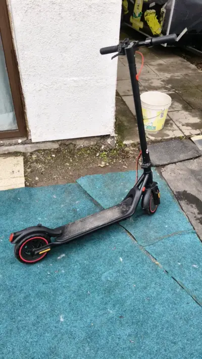 Scooter eléctrico plegable con luces LED - miniatura 1