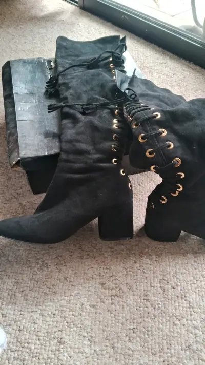Botas negras de gamuza con cordones - miniatura 4