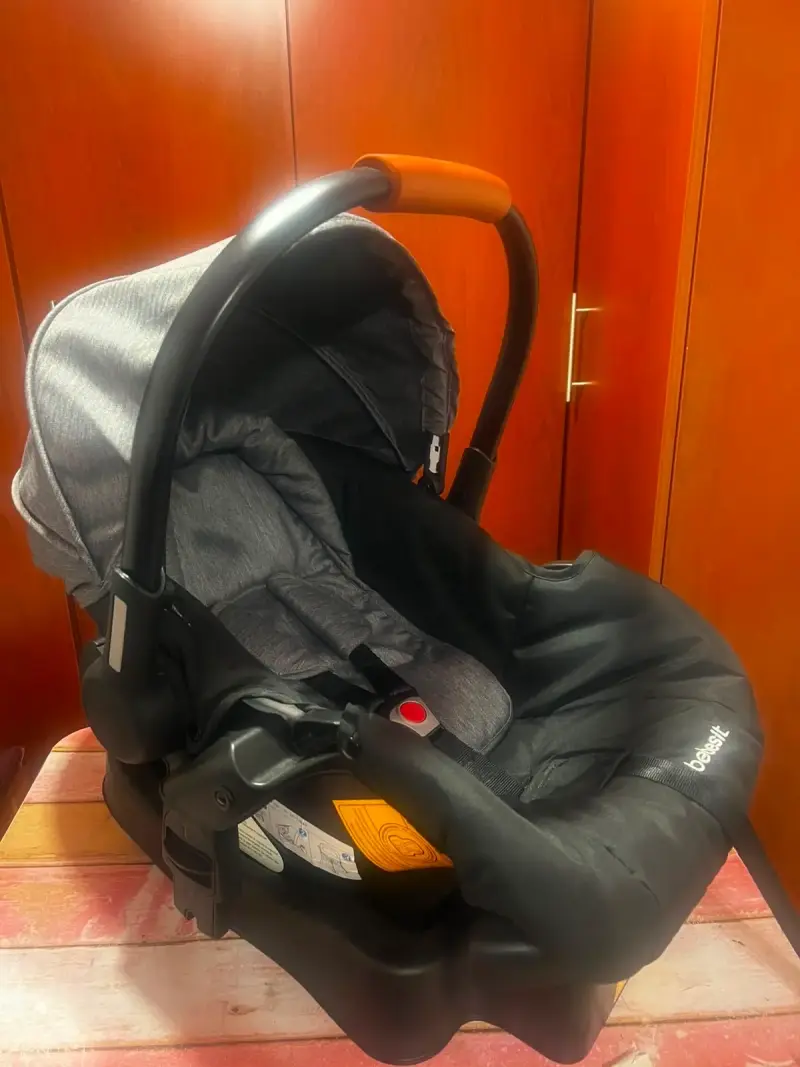 Silla de auto Bebesit con base, poco uso - 3