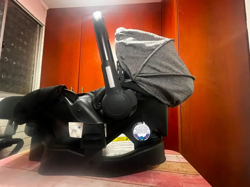 Silla de auto Bebesit con base, poco uso - 4