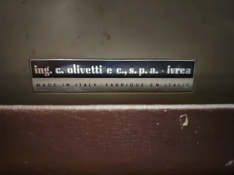 Máquina de escribir Olivetti Studio 44 con estuche - 4