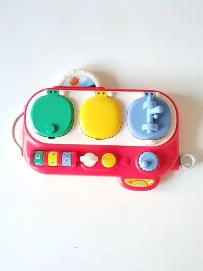Juguete interactivo para bebé con botones de colores - miniatura 1