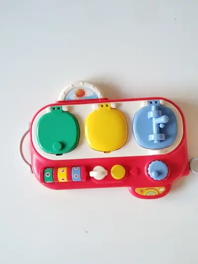 Juguete interactivo para bebé con botones de colores - miniatura 2