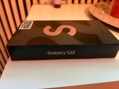 Samsung Galaxy S22 en excelente estado - miniatura 3